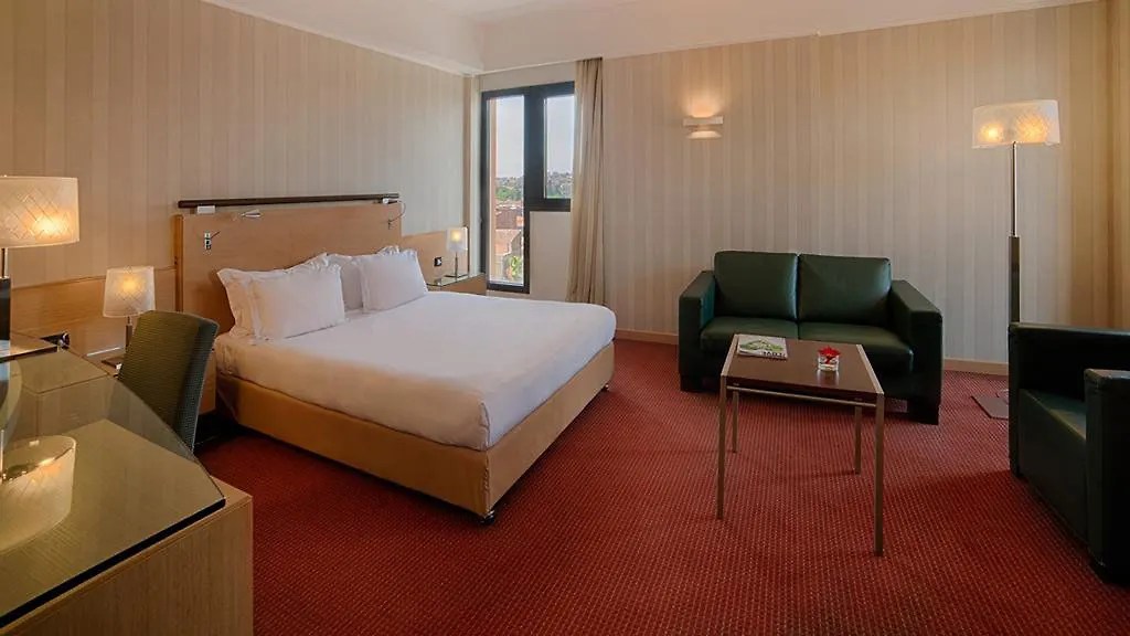 Nh Catania Centro Hotel 4*,